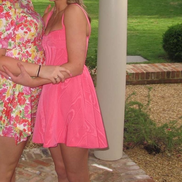 Hemline pink dress - Picture 1 of 3